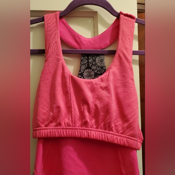 Pink and Black Sleeveless Scoop Neck Tank Top - Picture 3 of 3